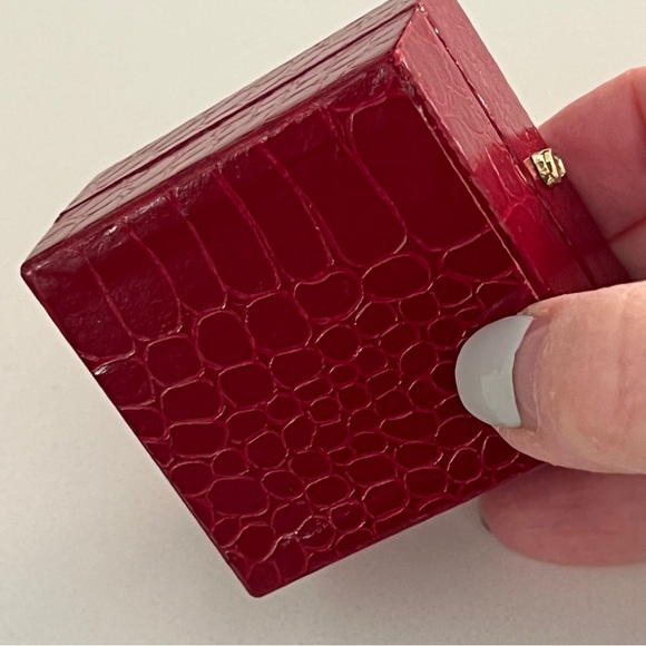 Faux Alligator Red Box "S" initial gold-tone Satin-lined 2 x 2 x 1.25h - Picture 5 of 8